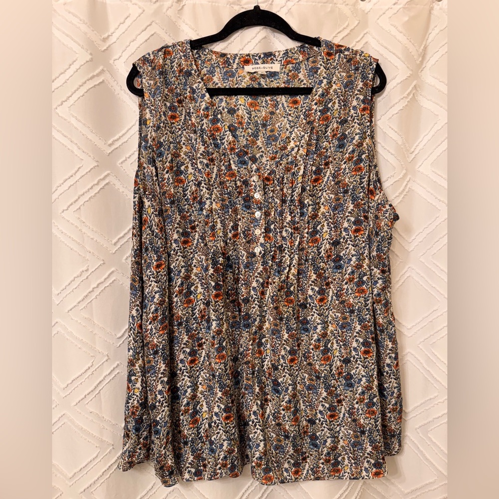 Rose & Olive Floral Sleeveless Buttoned Blouse